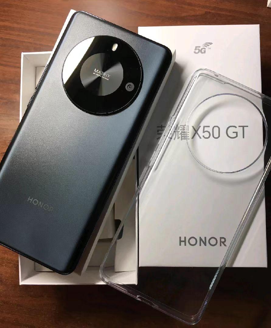 朋友618买的荣耀X50 GT，上手一个多星期之后来跟我聊天，说这手机确实值这个