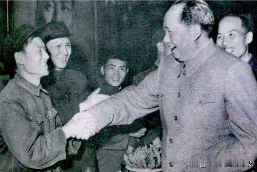 我们唱着东方红，当家做主站起来，人民怎能不崇拜您[心][心][心][心][心][