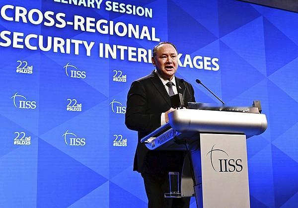 地震来袭陷入绝境才知悔！菲防长当众口出恶言抹黑邻国，如今举国缺物资缺救援，放眼全