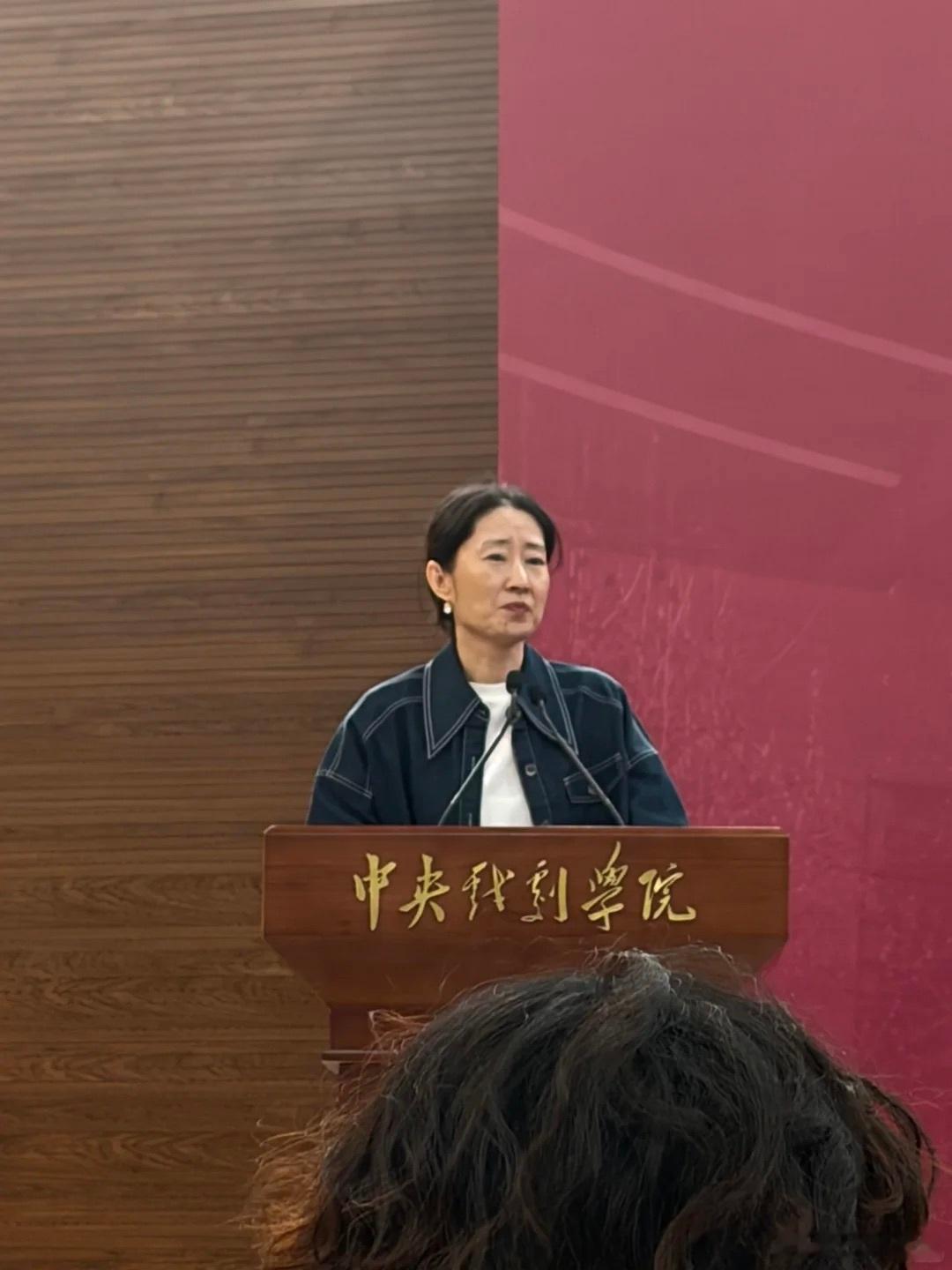 刘敏涛 不要急着被看见她温柔娓娓道来，不是鸡汤，是半生浮沉换来的感悟，特别打动人