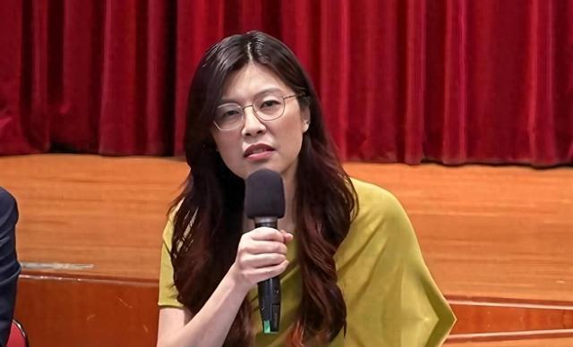 台湾统一终极方案曝光！土地归中国，分裂者无路可逃
 
两岸统一，从来不是要不要的