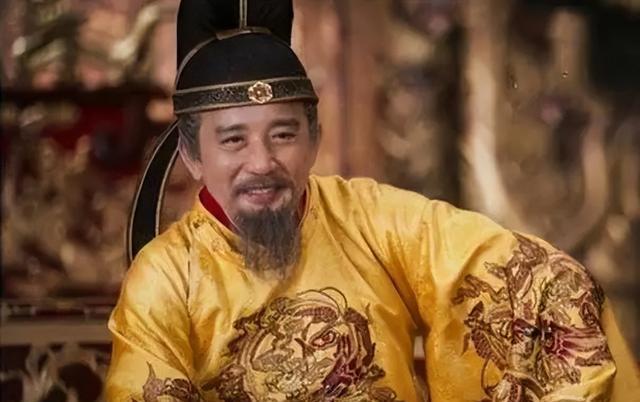 政局如棋，风云变幻，文人仕途多陷泥沼，他却似游鱼得水，顺遂一生，何也？

六十多