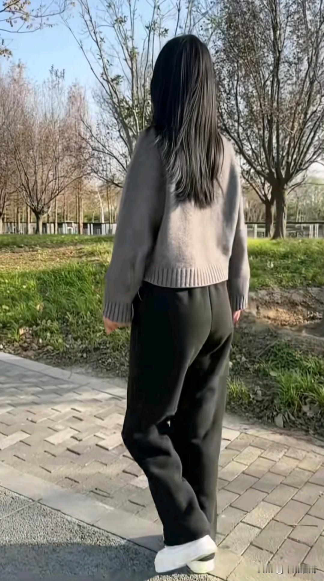 渔火星垂寒浦静，雁声远度暮烟苍。