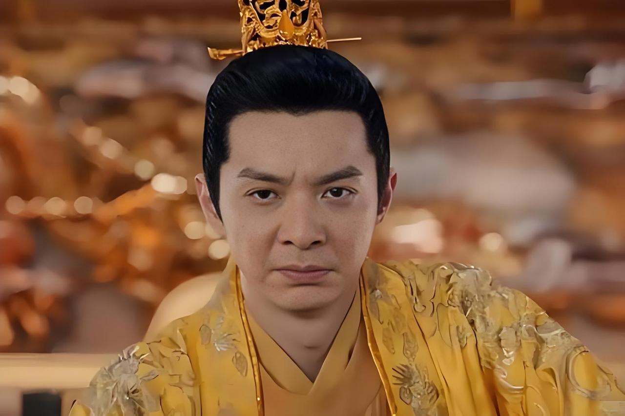 李隆基修建花萼相辉楼，经常召集李成器、李成义诸王饮酒、同榻唱歌，给朝野造成兄友弟