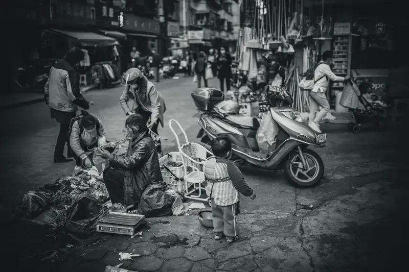 现在的年轻人不生娃并不是年轻人的错，是时代发展的因素，从生物学角度来看待这个问题