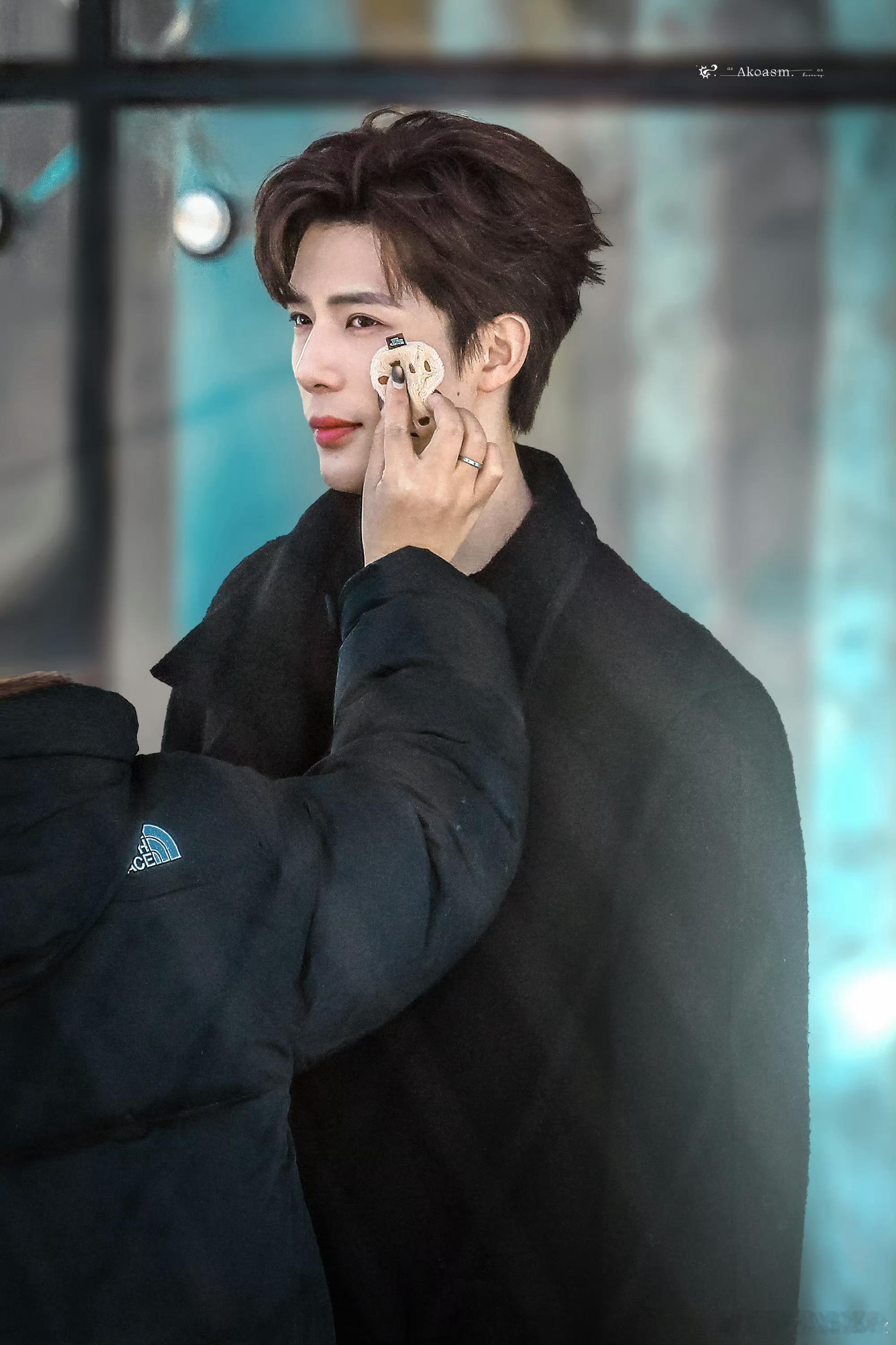 【王安宇把冬日浪漫具象化了】雪落人间🌨️，清和赴约。王安宇这组雪景图把冬日清冷