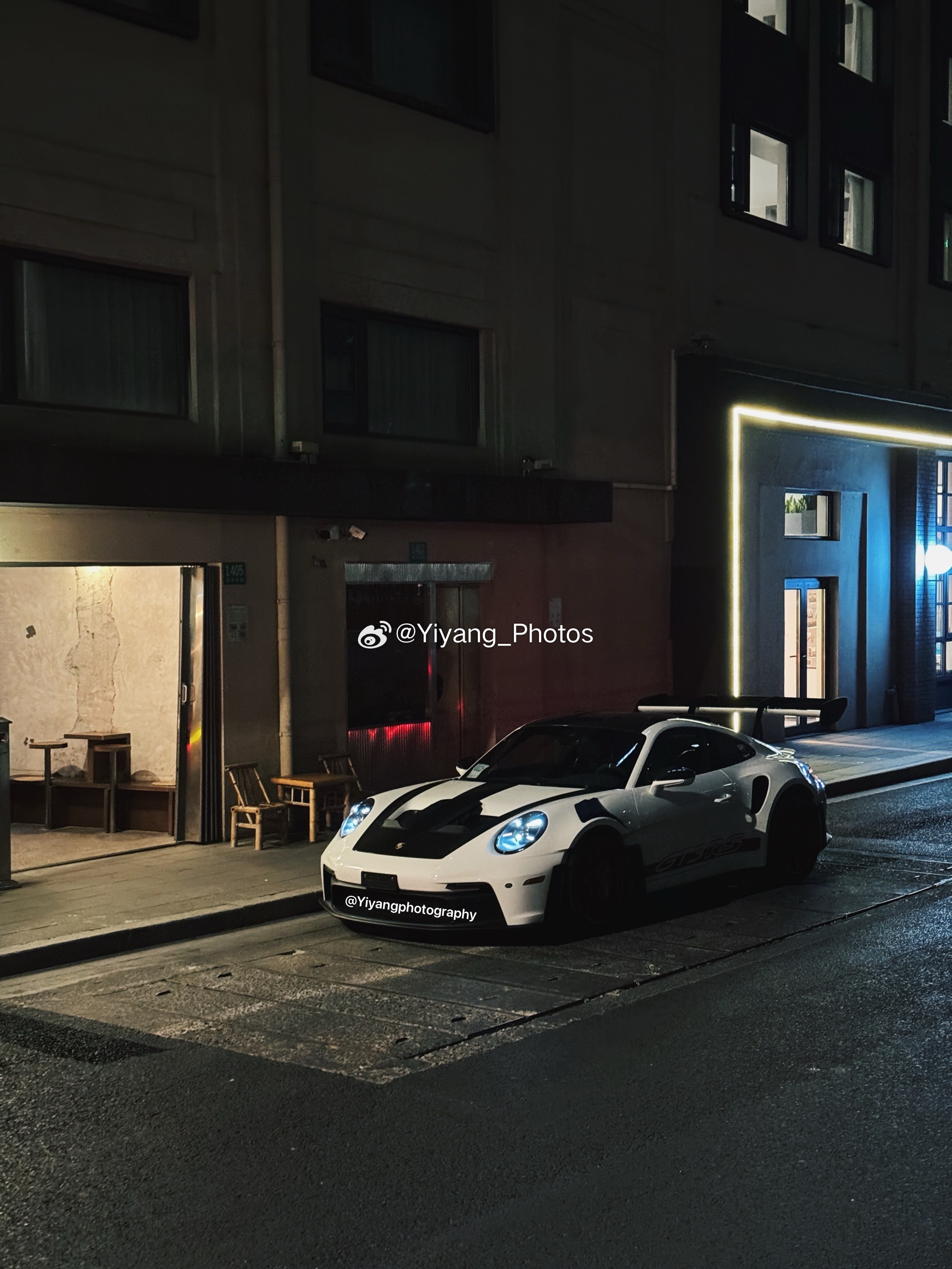 昨天又在街头见到了另一辆没有官方引进的非常少见且孤傲值拉满的992 GT3 RS