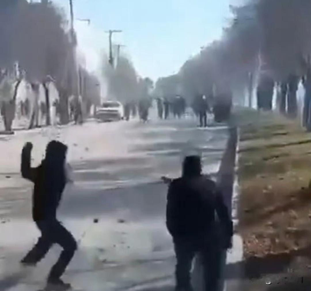 伊朗神权这次的挑战已经进入第6天，现在有只少6人因此身亡。145万本币兑换1美元