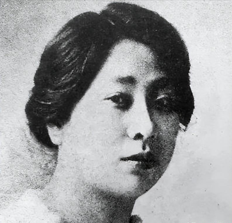 [微风]民国副总统黎元洪借宿在部下家中，睡梦中隐约觉得有些不对劲，他的裤子湿了一