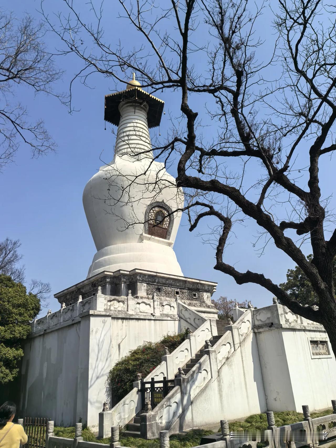 是啊！哪里都不如自己的小家好。虽然养老院的条件很好，活力老人，自理老人很多，大约