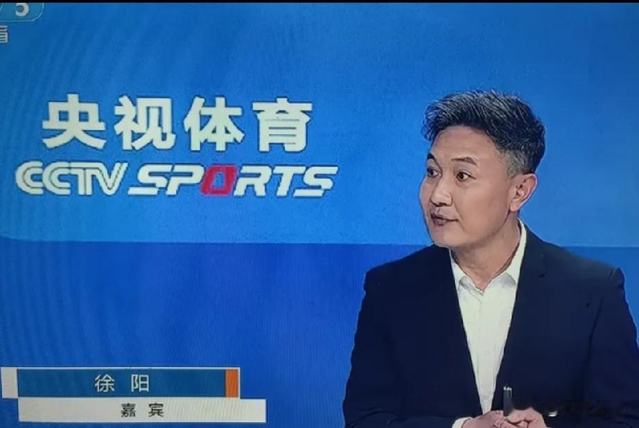 笔墨论球决战世界杯在日本与突尼斯的比赛中，不少人说徐阳老师的解说是场笑话。我突然