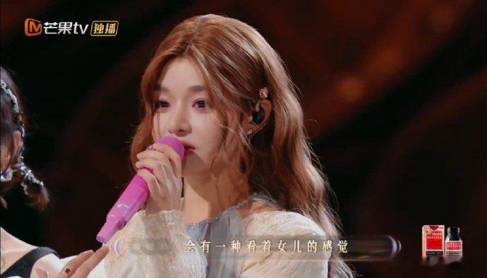 黄雅莉认证黄霄雲小哭包体质声生不息这俩的互动好暖！黄霄雲忍着泪，黄雅莉温柔守护声