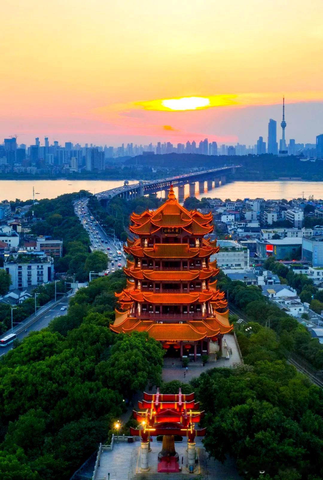 武汉冬日生存法则：没有什么是一碗藕汤解决不了的

都说武汉的冬天是“魔法攻击”，