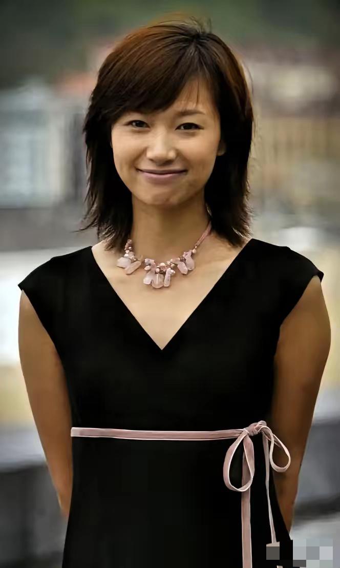 徐静蕾在洛杉矶的近况，看得人心里五味杂陈。

​51岁了，在海外住了快十年，把老