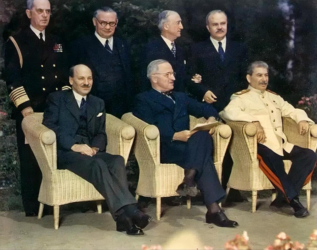特朗普频频冲击国际秩序，根源藏在二战后搭建秩序的那一刻
 
很多人把特朗普不断退