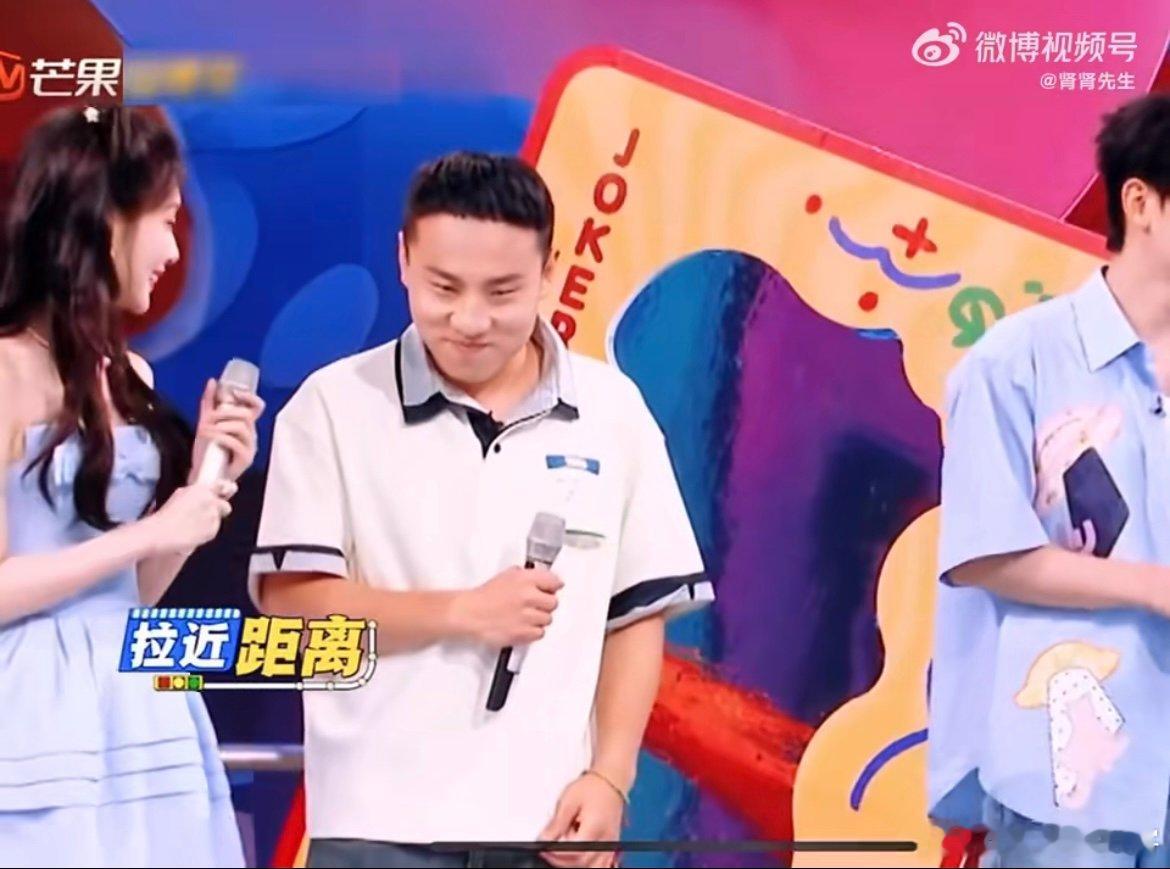 徐志胜孟子义在线训小狗 一个喊得认真，一个应得搞笑，小狗全程摆着“懵圈脸”，两人