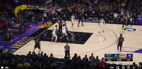 艾顿跟进上篮球又脱手了，怒锤篮架nba吐槽大会艾顿湖人国度