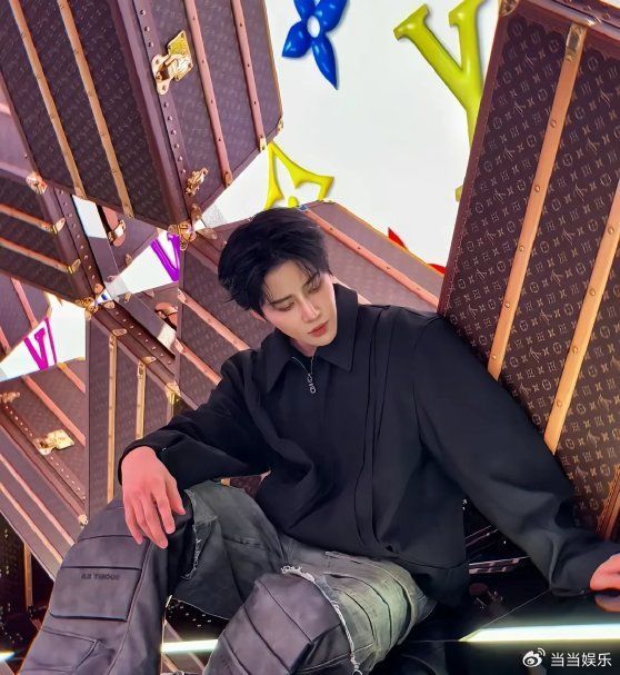 在2026年的愚人节那一天，泰国极具影响力的顶尖人物Mike吴翊歌，直接于社交平