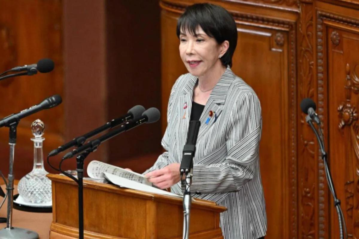 代表团还没抵达中国，日本将买大批军火，高市收到直白警告。日本前外相率团访华，高市