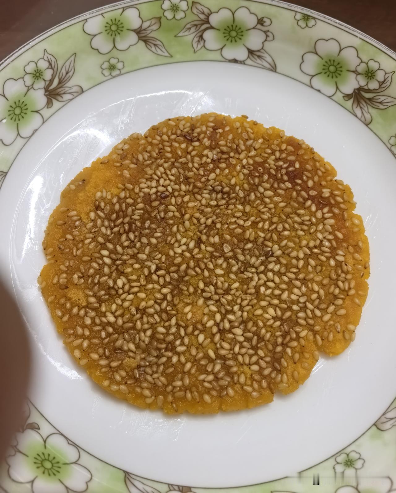 黄梅天宅家又折腾南瓜。😄
这次用了两个贝贝南瓜，南瓜厚皮，前几次用刨刀刨皮总会