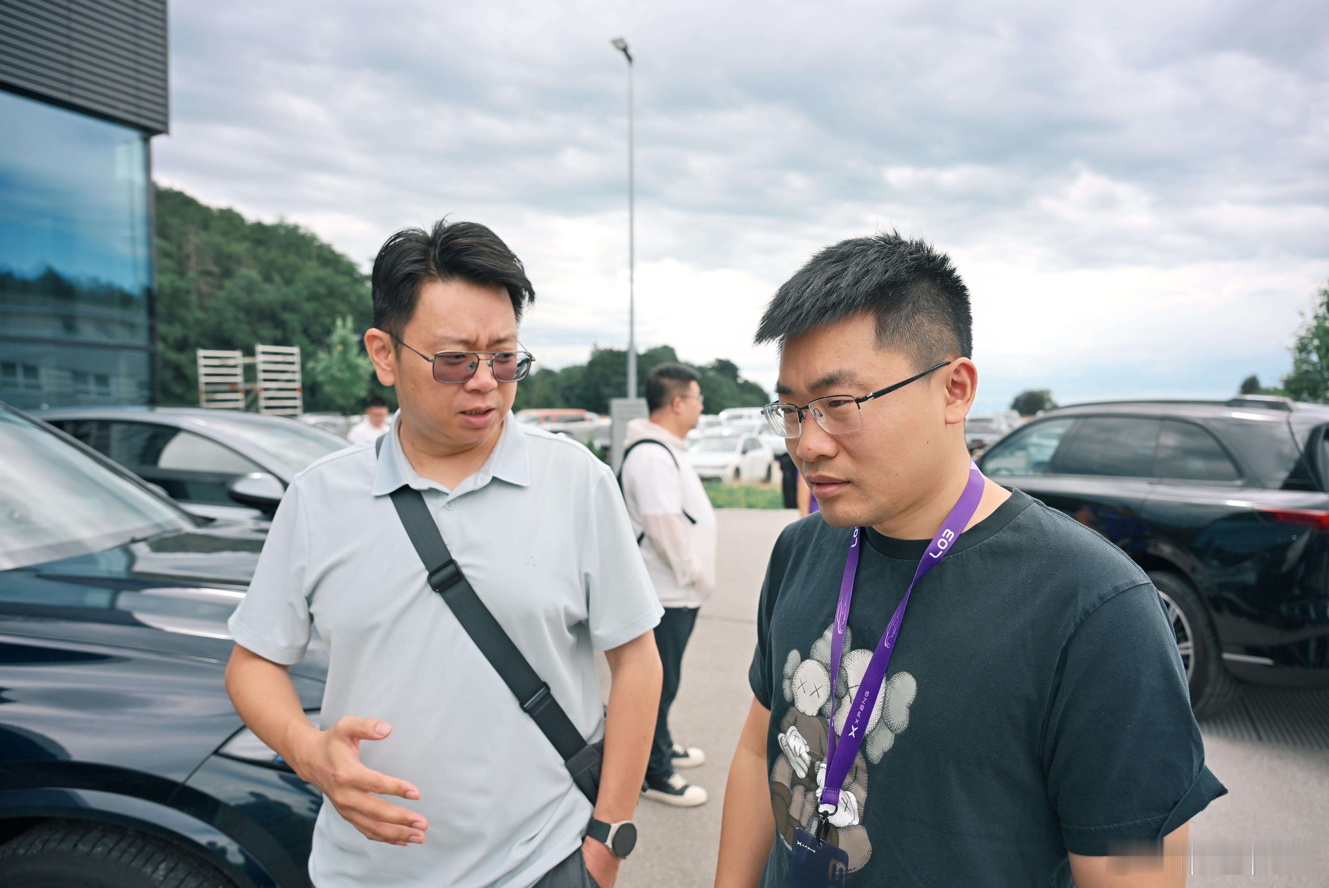就双方共同关心的问题进行了坦诚的沟通，充分交换了意见 