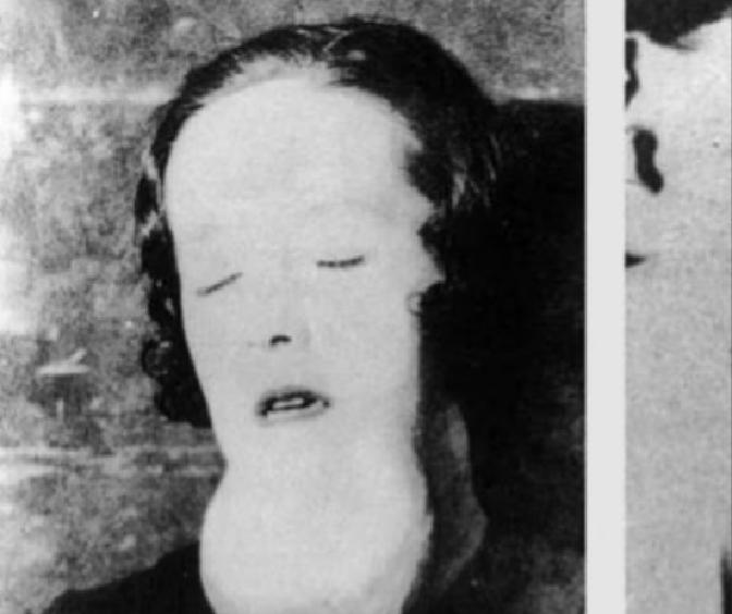 快讯！快讯！。
 
美国镭公司负责人突然宣布了。
 
1920年代的新泽西橙市，