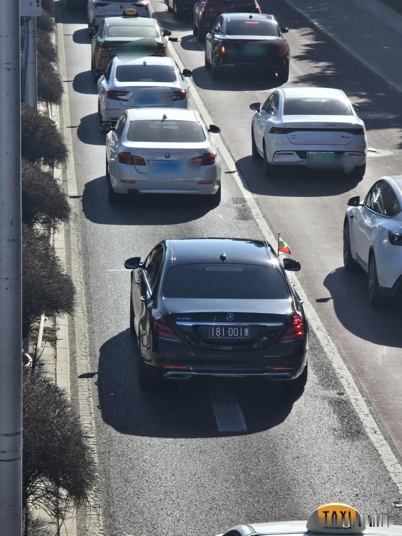 偶遇缅甸驻华大使馆的1号车中缅使馆 缅甸中国大使馆 缅甸总领事馆 驻华使馆车牌号