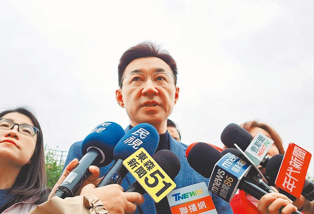 蓝营台中市长初选战鼓正式敲响，在蓝委杨琼璎率先表态参选后，理发院副院长江启臣14