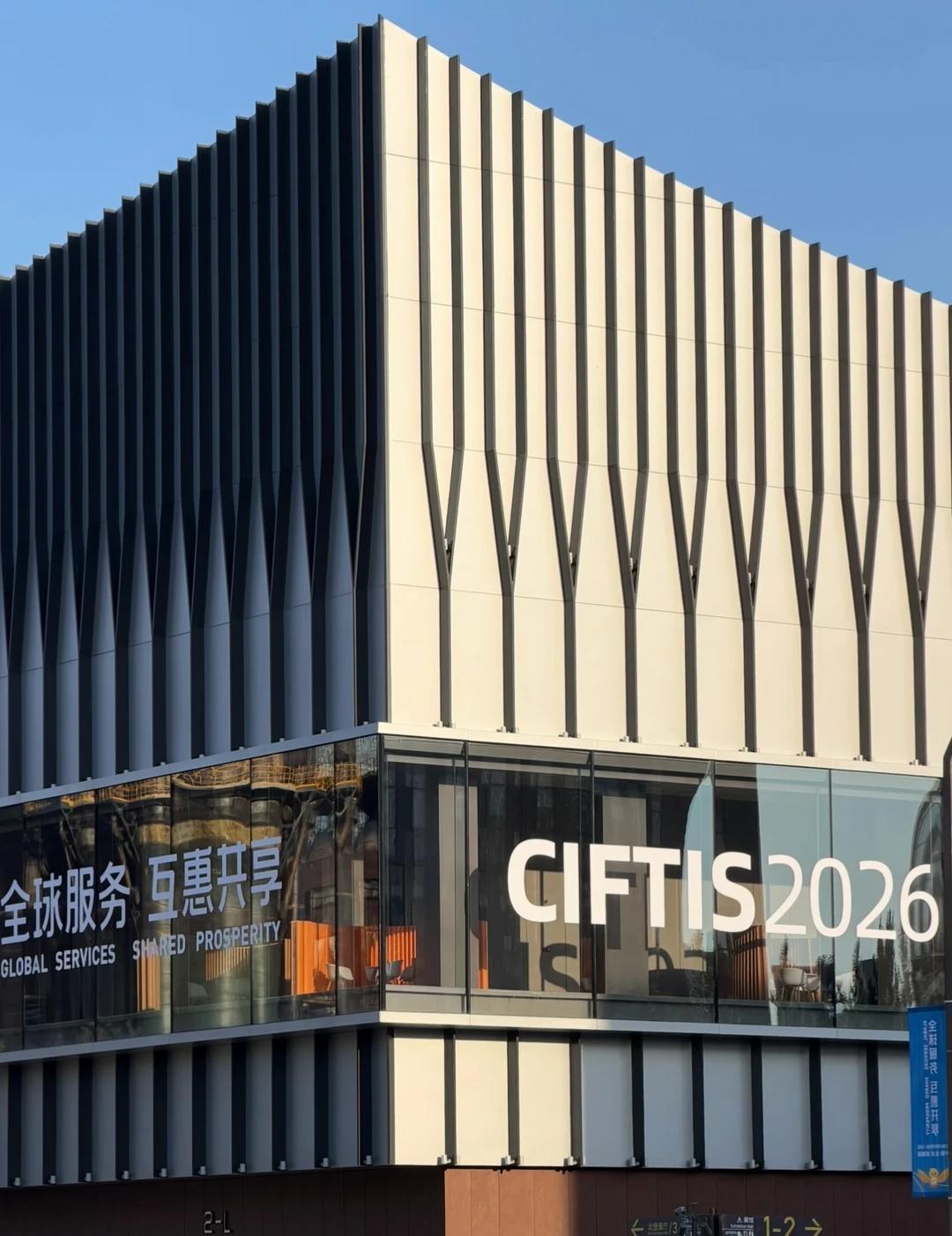 中国速度！不到一年新首钢会展中心投用
去年服贸会后原首钢会展中心大部分建筑拆除重