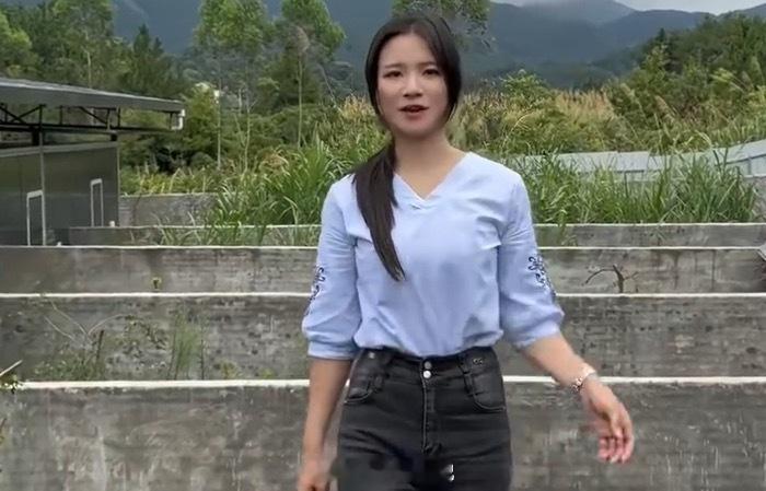 【95后姑娘养6万多条毒蛇年入百万】真的太牛了！这95后姑娘也太敢了！放弃城里的