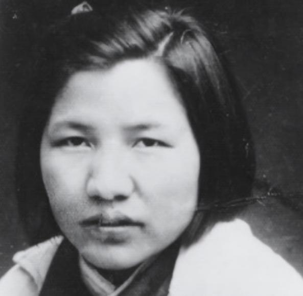 1990年，毛主席的侄女毛远志逝世了。丈夫在整理妻子的遗物时意外发现了一封残信，