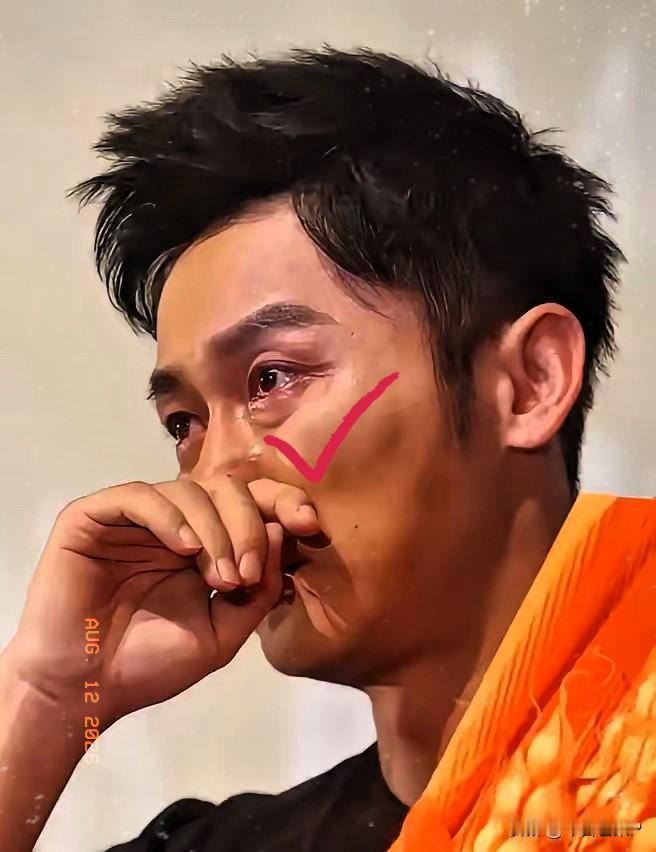 李晨，悲痛发文。
8月10日下午，演员李晨悲痛发文，他悼念了一位令人敬重的前辈，