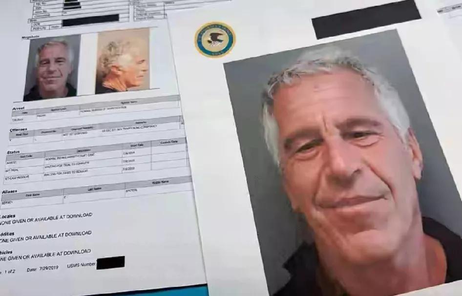 我就不明白，爱泼斯坦案和"三通一达"有啥关系？
为什么偏要附合在一起？
舆论极化