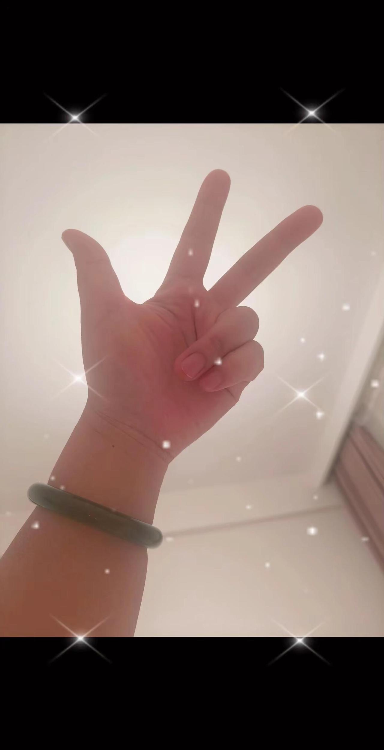 不论国籍，我们只希望世界和平，永无战争！