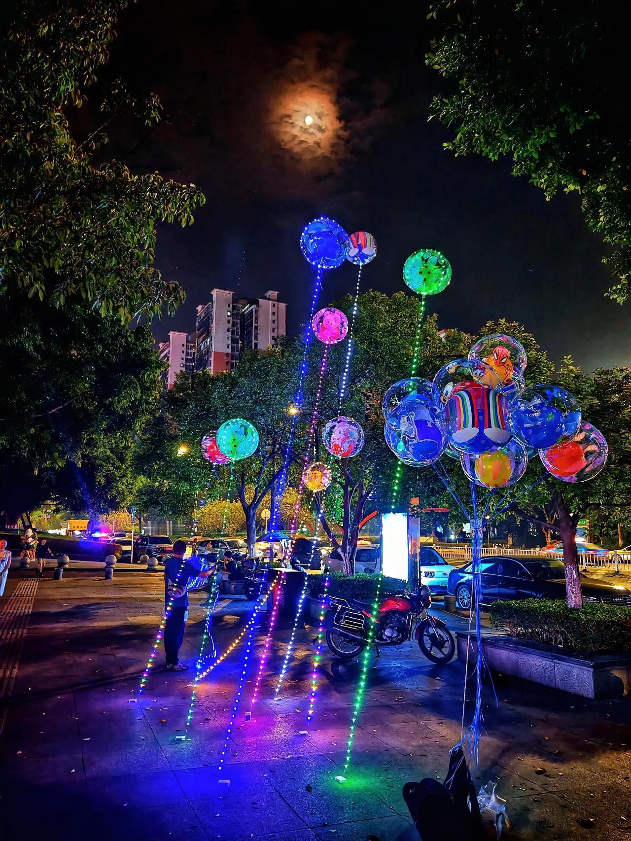 烘托月之亮，一起高大上#分享一张夜景照##我的摄影日记# #月亮#