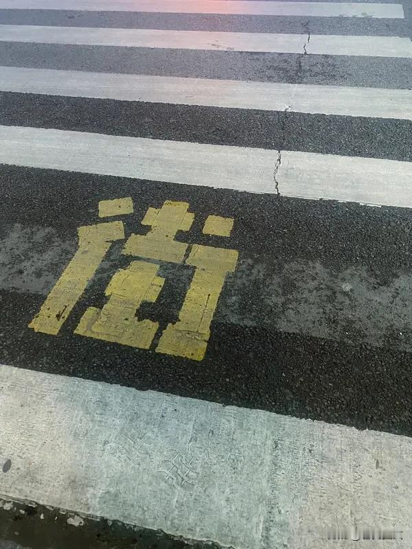 忍了三十天没联系，我就把你从世界归还了人海。没回那条消息，是我们最后的默契。我曾