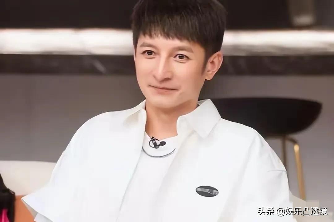 照片中这两个男人竟然是同一个人，年轻的时候和现在相比，差别实在是太大了。
年轻的
