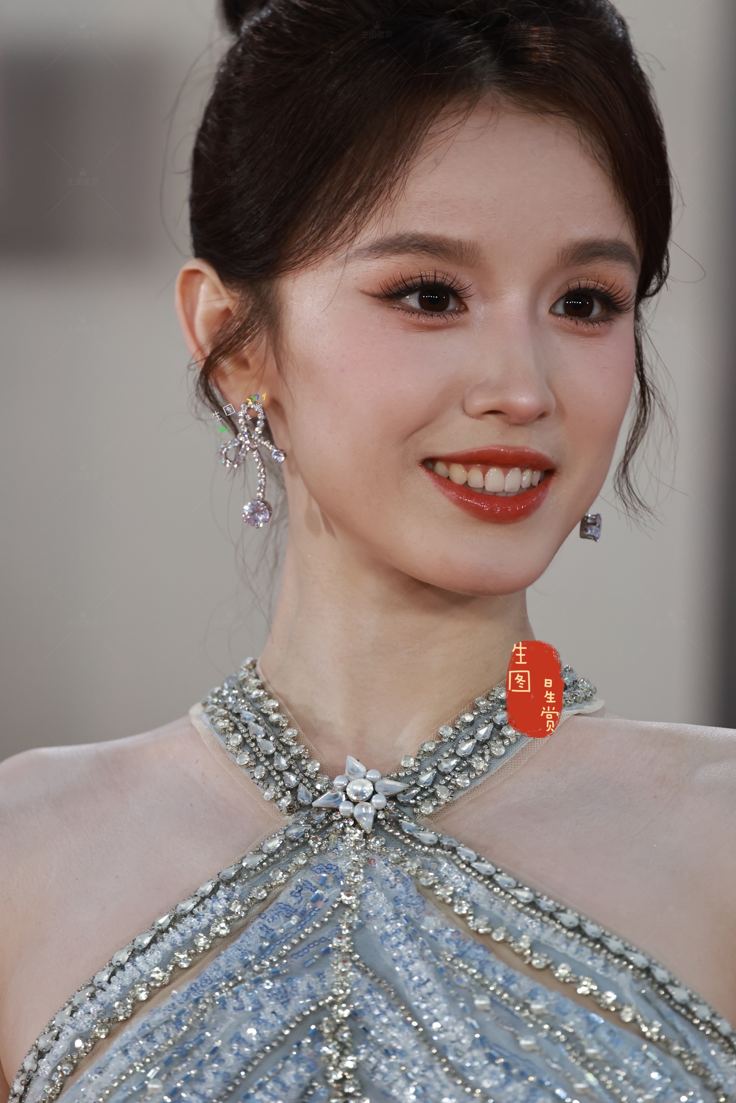 张雅琪qi湖南卫视跨年演唱会 张雅琪湖南卫视跨年红毯生图活力发光的小妹🌟