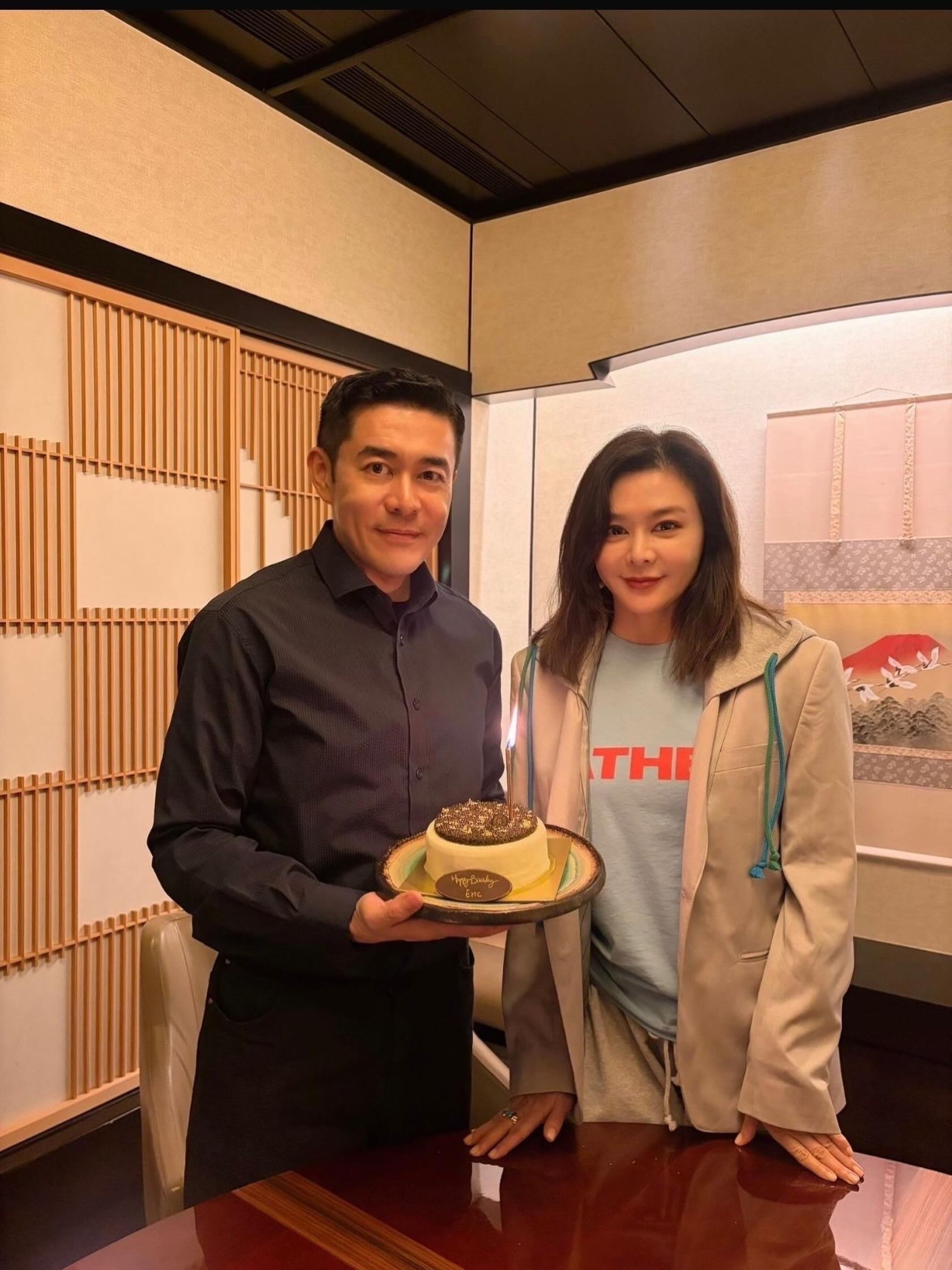 关之琳为小11岁的弟弟关世华庆祝生日 