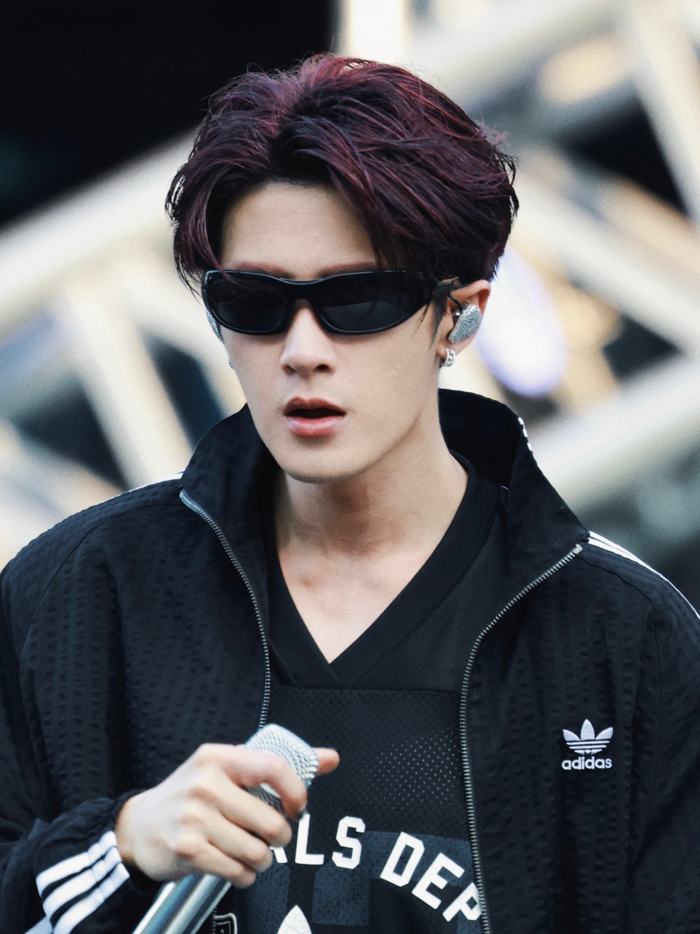 新发色＋阿迪＋小美甲=我家潮男 