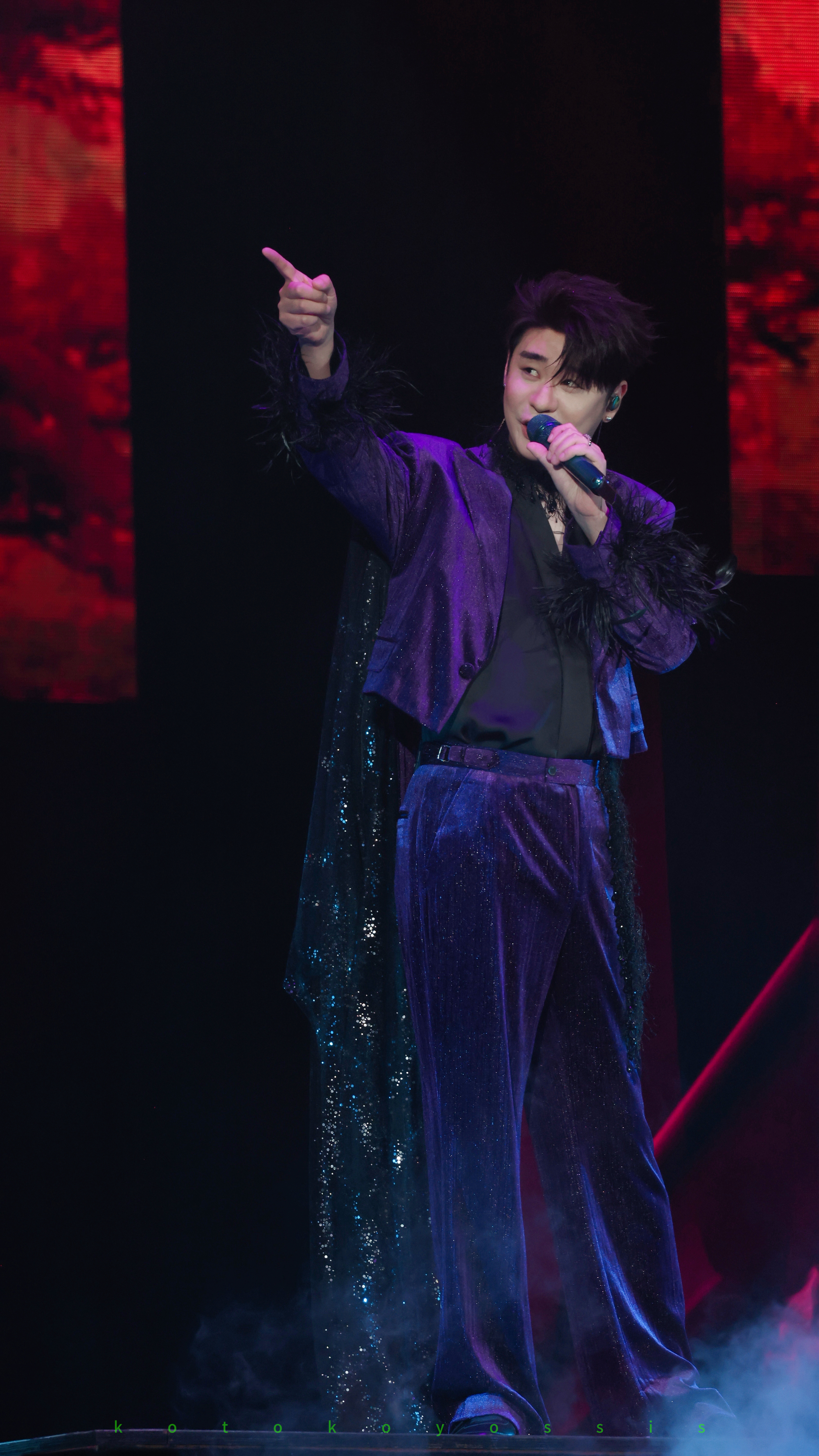 张云雷[超话]  紫色衣服的紫钗缘张云雷靠近你演唱会南京站2026.09.19 