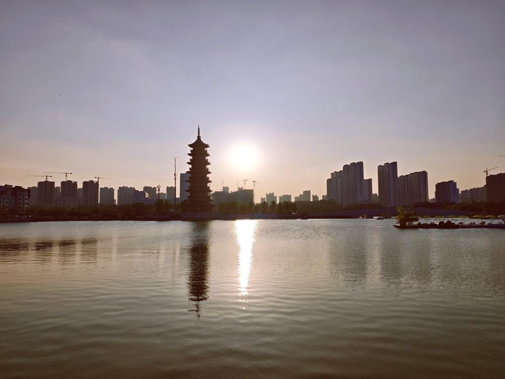 【登永安塔览曹州古城暮色】2026菏泽牡丹节期间，白天赏花游后，傍晚漫步菏泽曹州