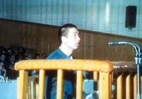 1980年冬天，最高人民法院特别法庭在北京开庭。被告席上，除了大家熟悉的那十个主