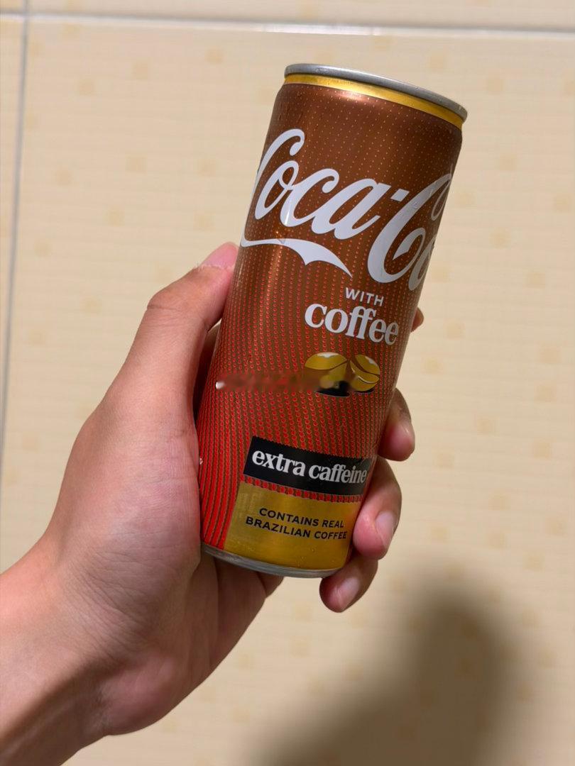 阿拉伯人的商店里还有这种东西，加了巴西咖啡的可口可乐🤔喝进嘴里依然咖啡是咖啡，
