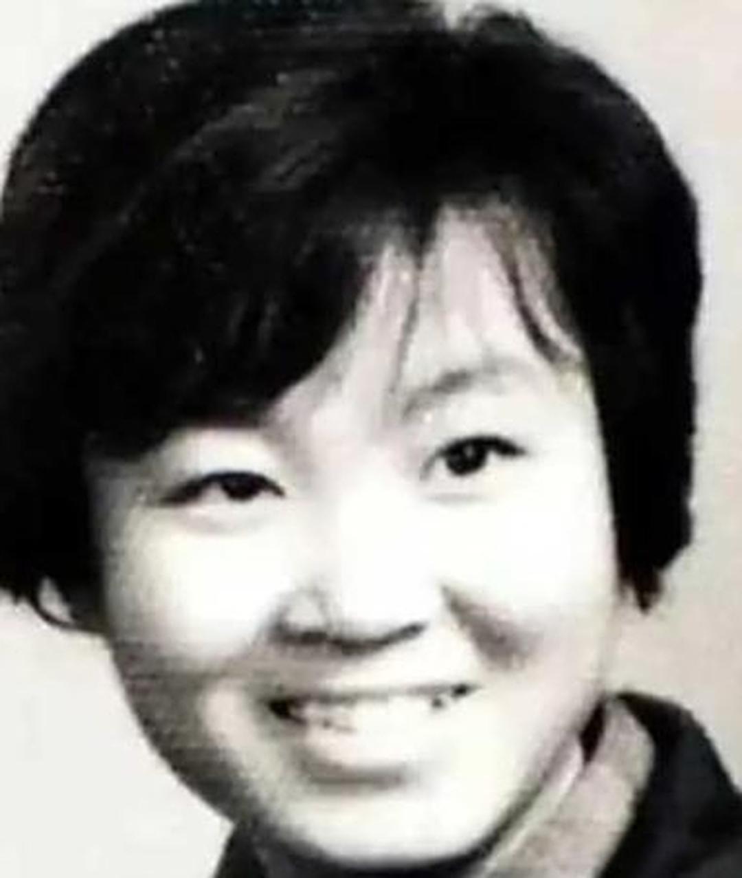 1974年，21岁女知青，夜间独自去厕所，却神秘失踪。连队把整座山翻了个遍，却仍