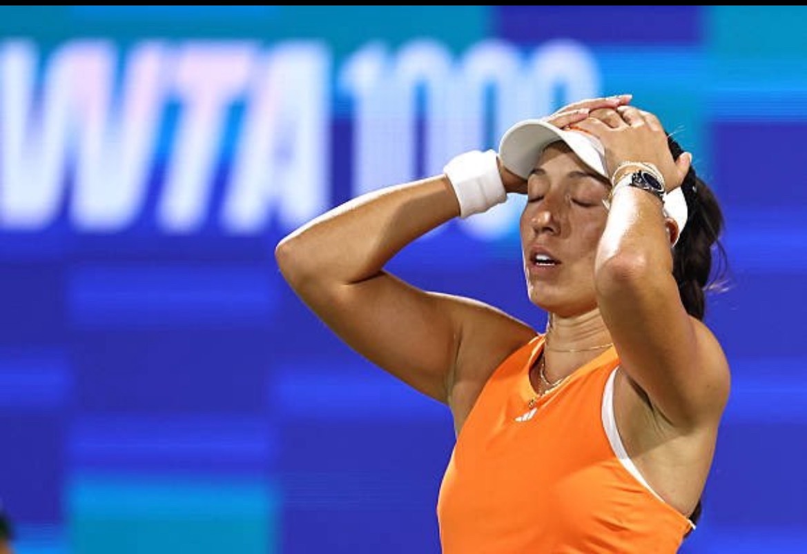 网球talking大会体育大赏 迪拜女单决赛，佩古拉 6-2 6-4 斯维托丽娜