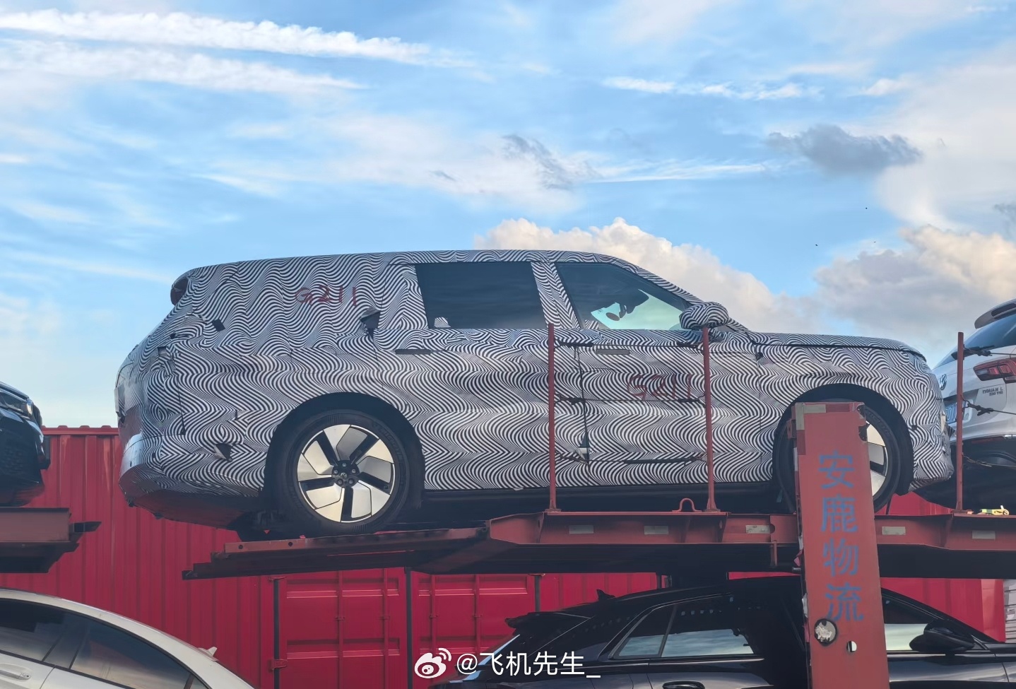 按照我对小鹏伪装的经验，小鹏 G01 应该到了一个新节点了：1、G01 变成轻伪