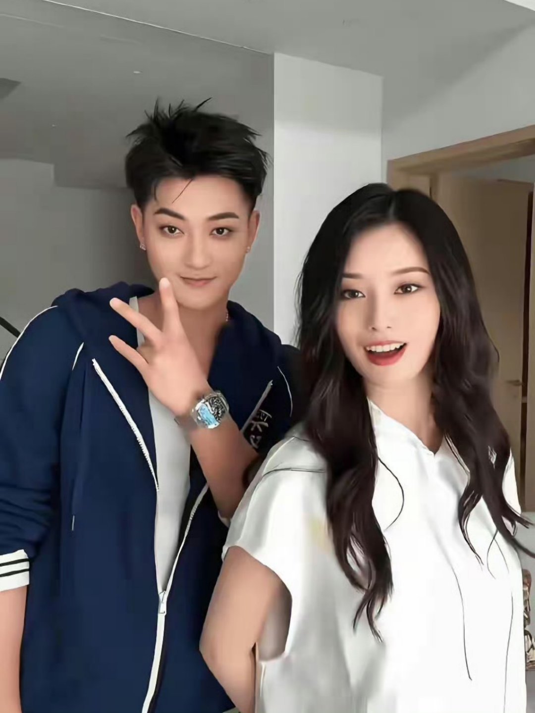 曝徐艺洋在美国生的孩子 有网友声称在美国华人妇产医院偶遇黄子韬陪同徐艺洋进行产检