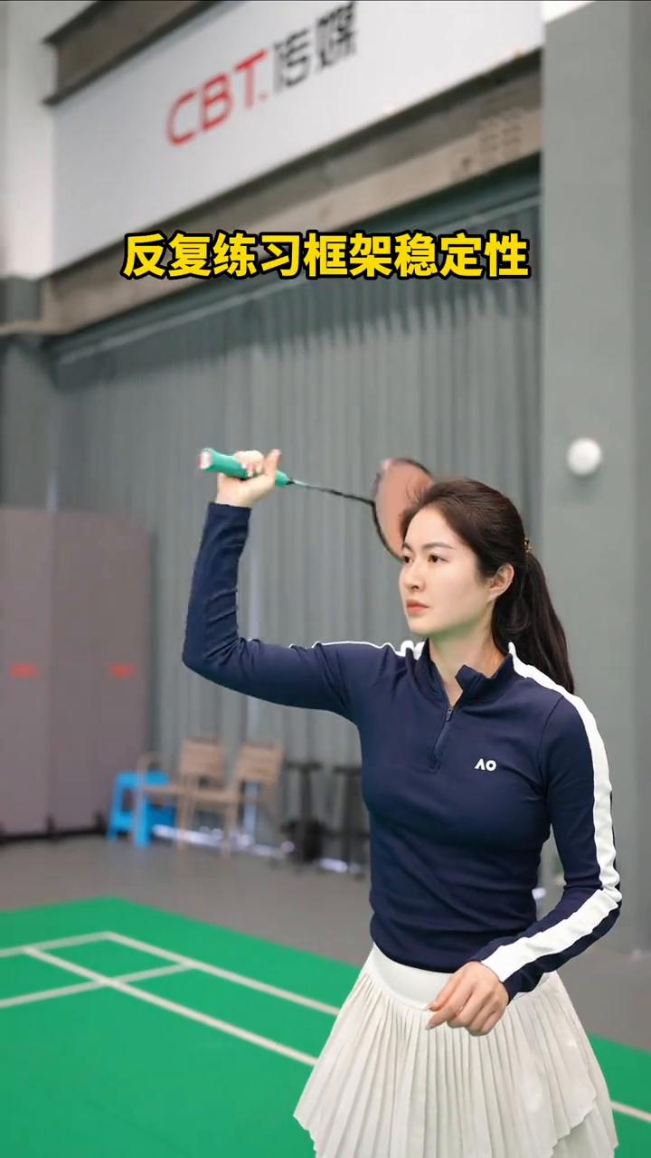 正手扑球。
这是一个失败的扑球。当对手不小心起高，你以为幸福时刻来临，心里正暗爽