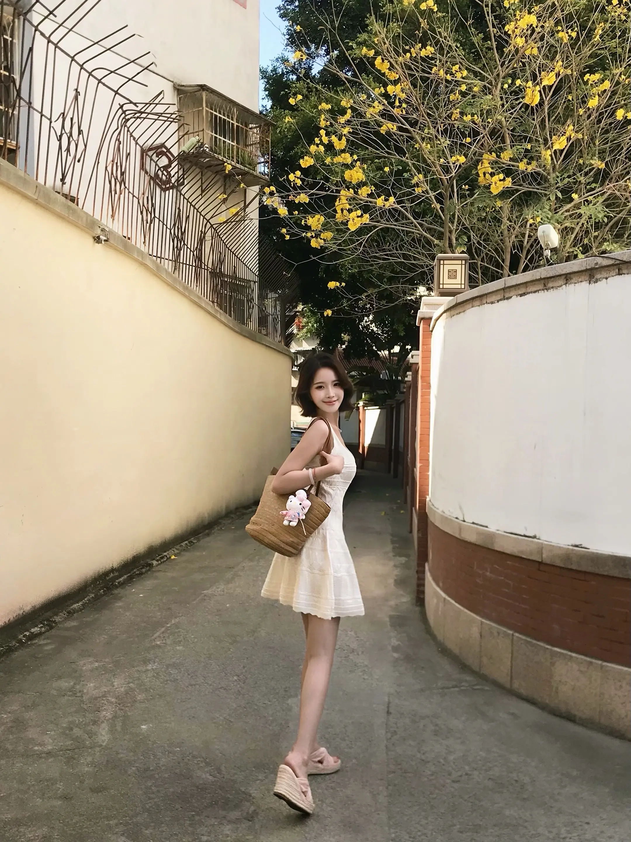 巧了你也穿了白色入境